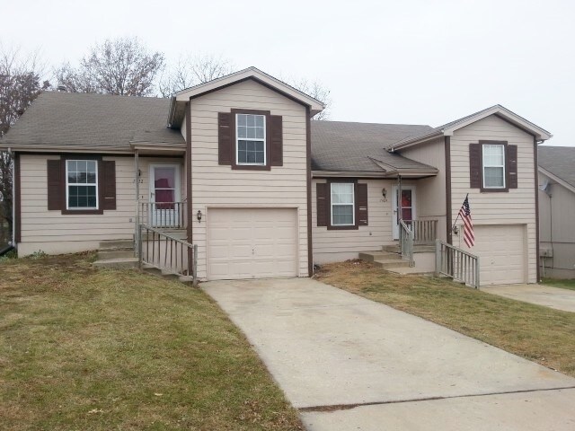 Primary Photo - fall in love with this spacious duplex