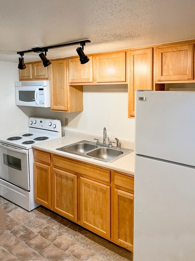 Photo - 3609 Balsam Ave Apartment