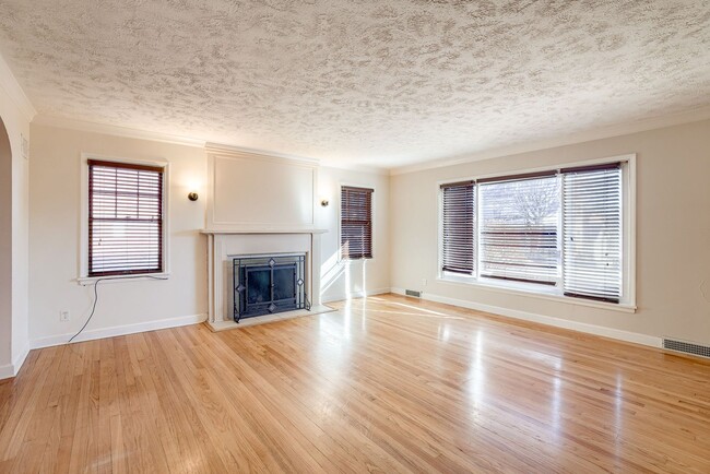 Foto del edificio - Charming 3 Bedroom Duplex In Prime Location!!