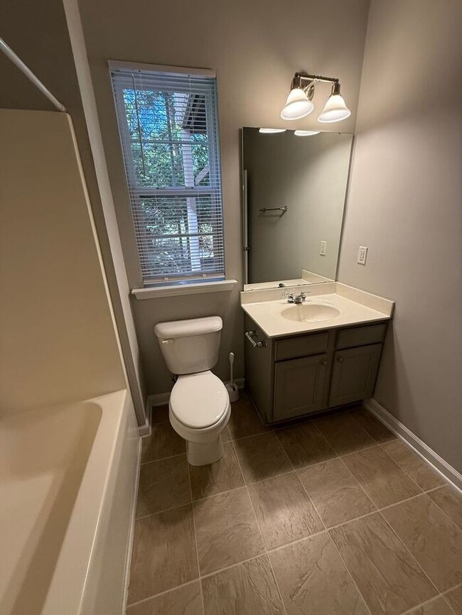 Foto del edificio - Prime Raleigh Location Near Crabtree & Downtown – Stunning 3BR Townhome
