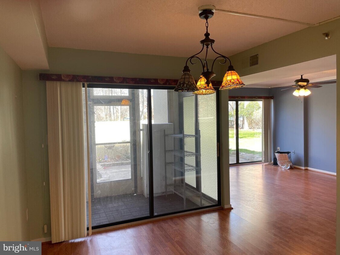 2921 N Leisure World Blvd Unit 1121, Silver Spring, MD 20906 Room