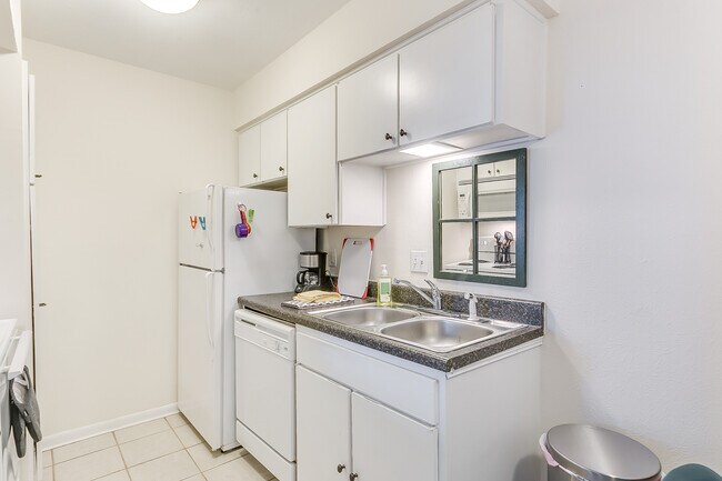 Cocina totalmente equipada - 4901 Bryce Ave