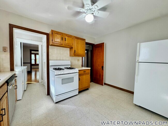 Foto del edificio - 137 Hillside Rd