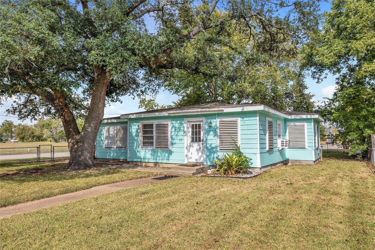 Primary Photo - 3103 H Ave