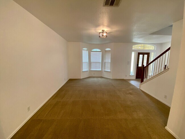 Building Photo - 3 Bed 2.5 Bath in Amhurst/Game Room/ Centr...