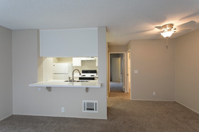 Building Photo - 4739 Mansfield St