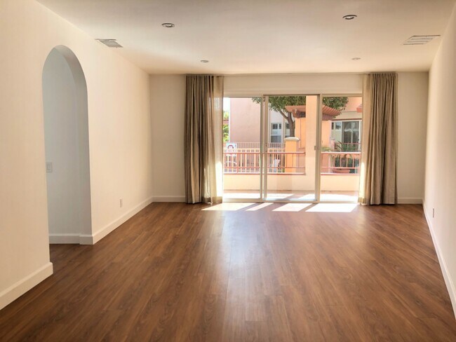 Main living space - 2025 4th St