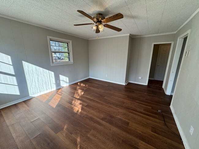 Building Photo - East AVL - Two Bedroom Apartment with Larg...