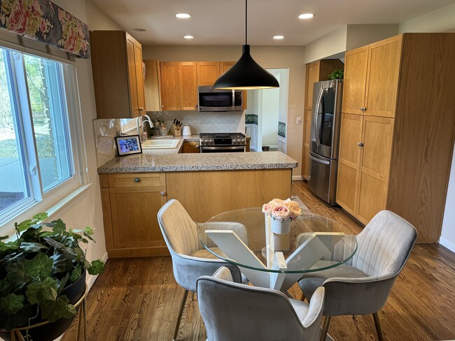Área de cocina/comedor - 3959 Iverness Ln