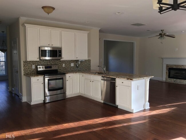 Building Photo - 145 Farr Lake Dr