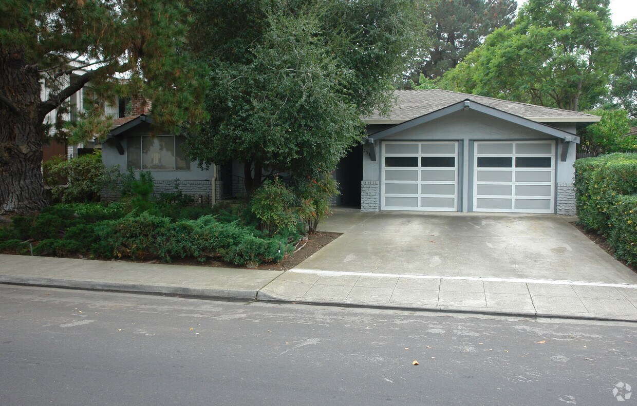 Foto principal - 249-251 Pamela Dr
