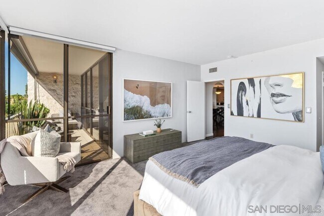 Foto del edificio - 2500 Torrey Pines Rd