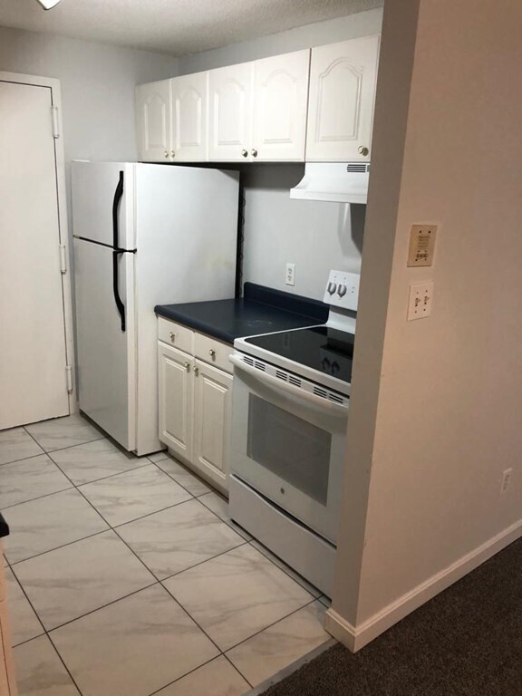 Foto del edificio - 15 Village Hill Ln