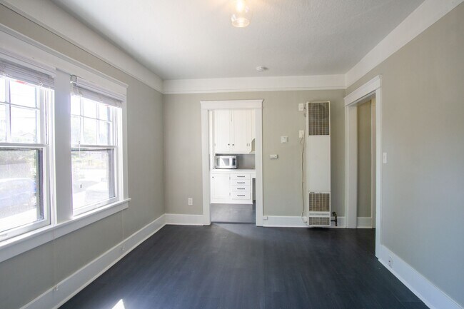 Photo - 7437 N Saint Louis Ave #3 Apartment
