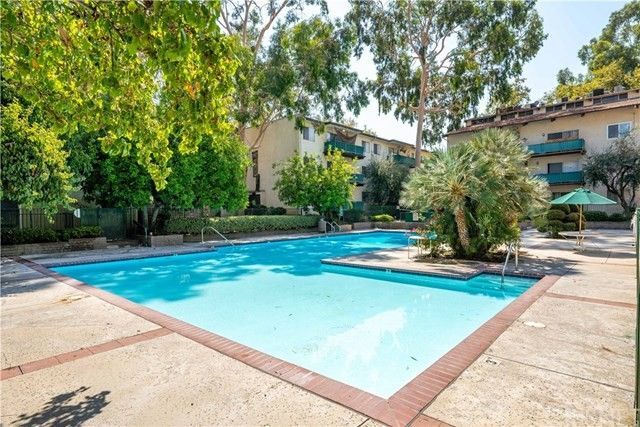 5460 White Oak Ave Unit D303 Townhomes In Encino Ca Westside Rentals