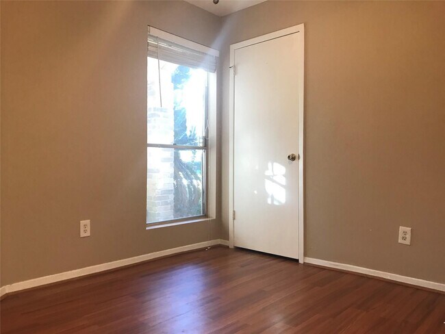 Foto del edificio - 2403 Chimneystone Cir