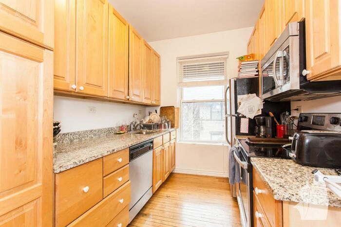 Primary Photo - 528 W Deming Pl
