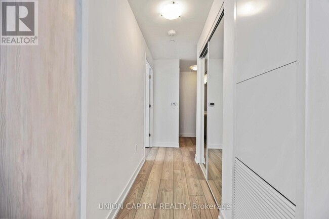 Photo du bâtiment - 5858 Yonge St