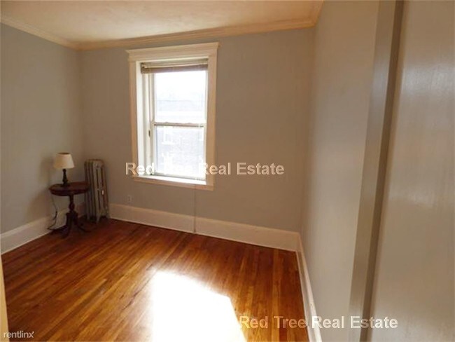 Building Photo - 158 Kelton St