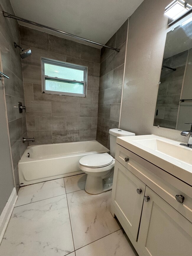 Foto del edificio - 7917 Lakeshore Dr