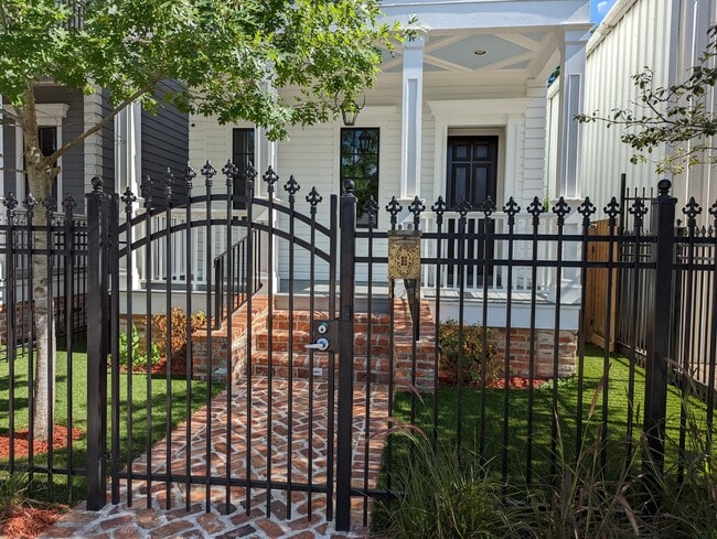 Photo - 722 E 29th St House