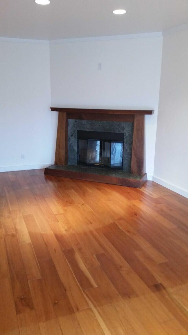 Building Photo - 3 bedroom in San Francisco CA 94122