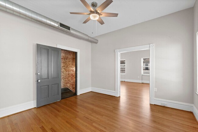 Foto del edificio - 2700-2702 Macklind