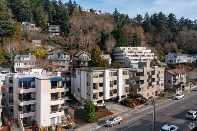 Foto del edificio - 4224 Beach Dr SW