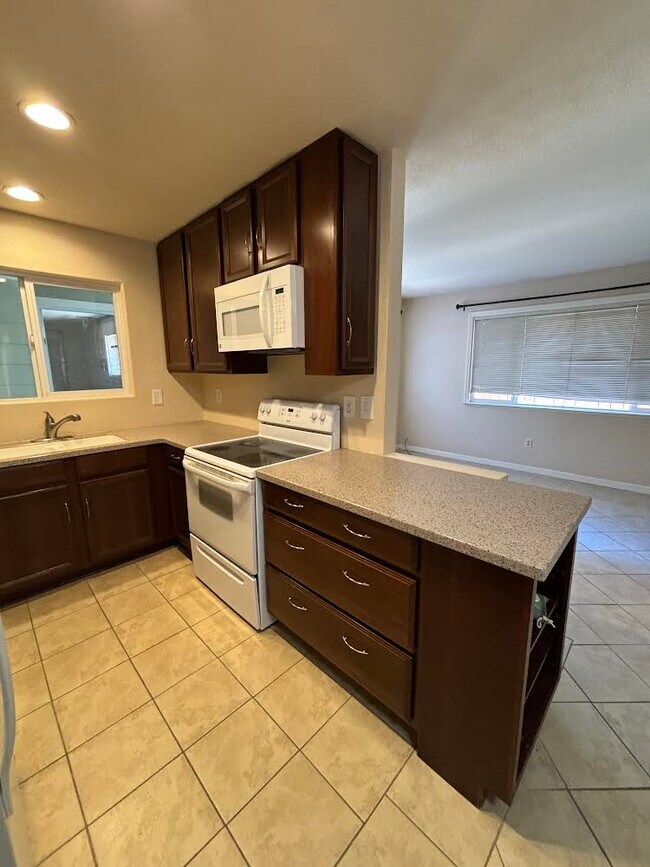 1814 Riverside Ave, Paso Robles, CA 93446 Townhome Rentals in Paso