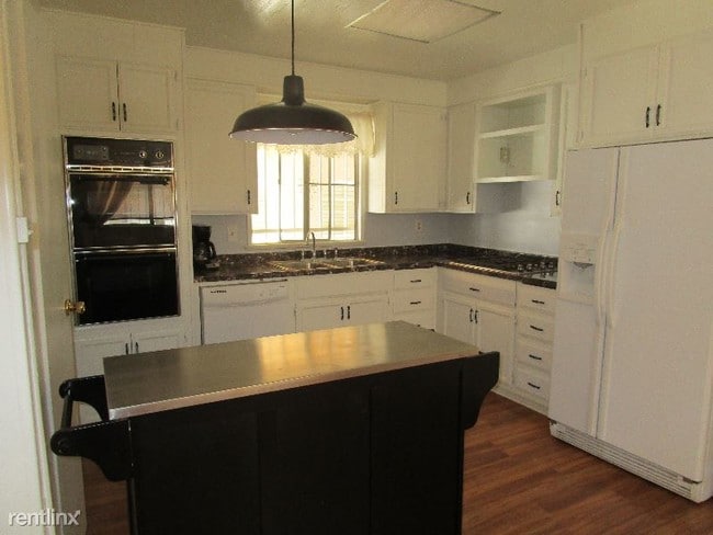 Building Photo - 330 San Mateo Cir