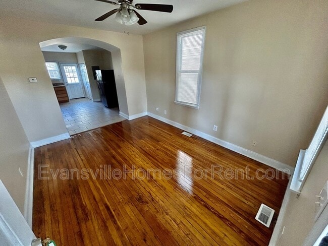 Foto del edificio - 1614 E Division St