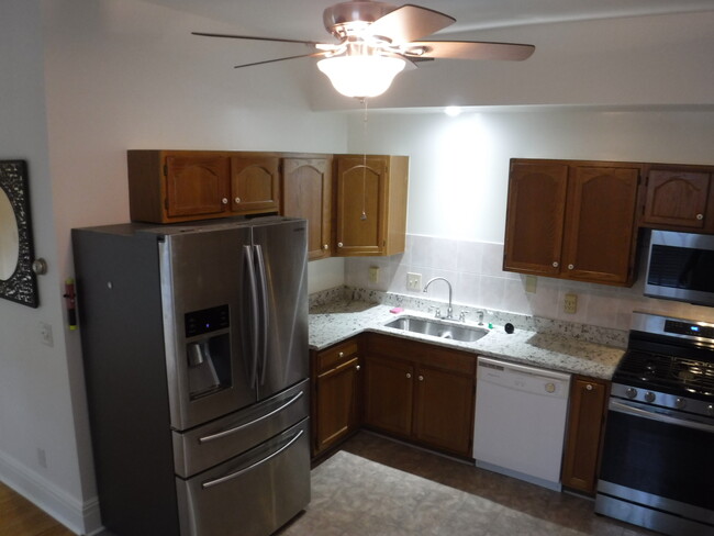 kitchen 2 - 2301 W Grace St