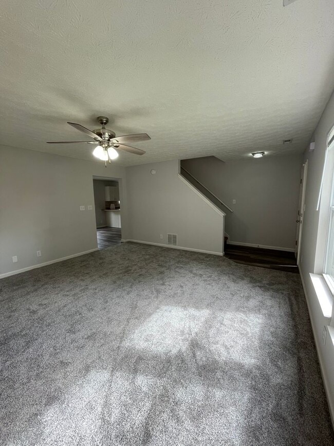 Building Photo - 624 Elijah St