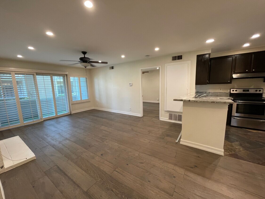 8722 Beckenham Ln Unit D, Inglewood, CA 90305 Condo for Rent in