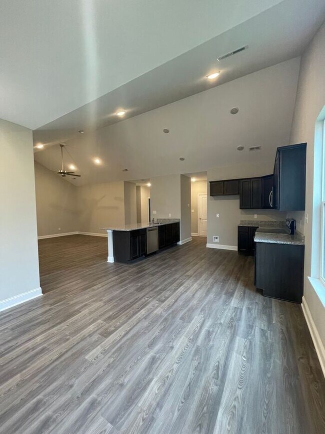 Foto del edificio - 2-Bedroom Townhome in Lenoir City