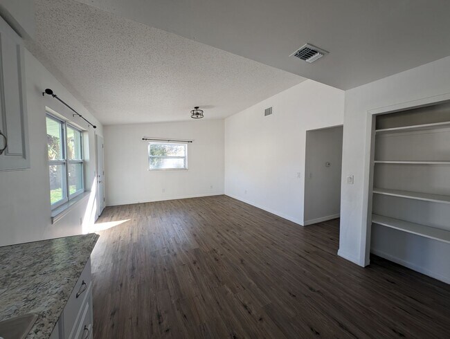Foto del edificio - Crystal River 3/1 Duplex Available Near Wa...