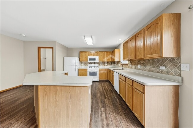 Building Photo - 3229 Kenilworth Ln
