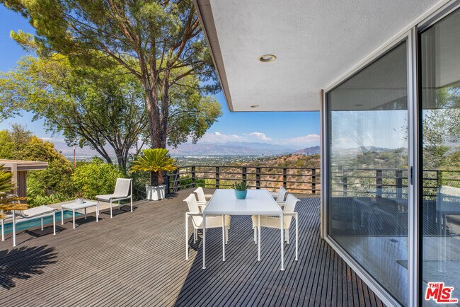 Foto del edificio - 3346 Beverly Ranch Rd