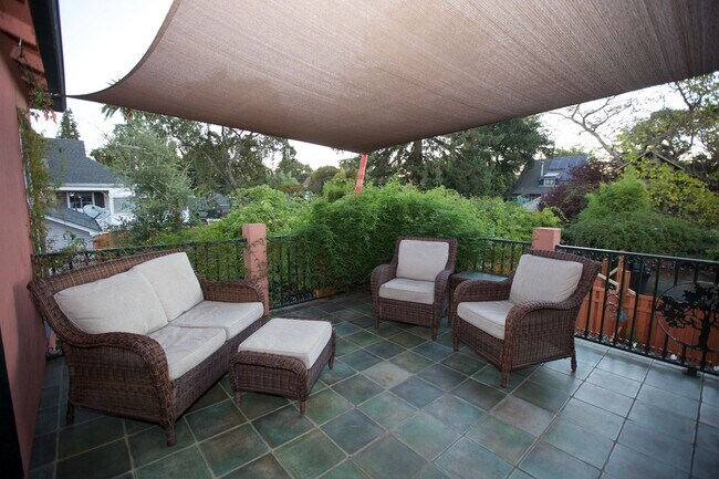 Building Photo - Furnished Home in Quaint JC Neighborhood!