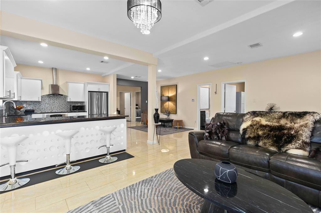 Foto principal - 5324 Avenue R