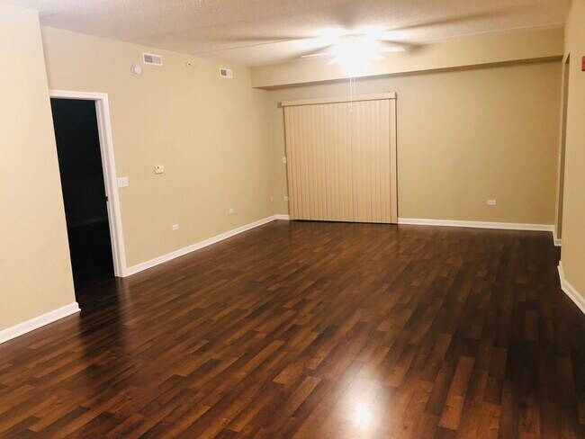 Foto del edificio - 601 W Rand Rd