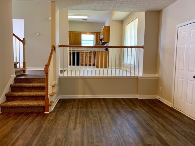 Foto del edificio - AVAILABLE for MOVE IN MID JULY! Two Story 3 Bed/2.5 Bath in Swim/Tennis Community...FREE Lawn Care!