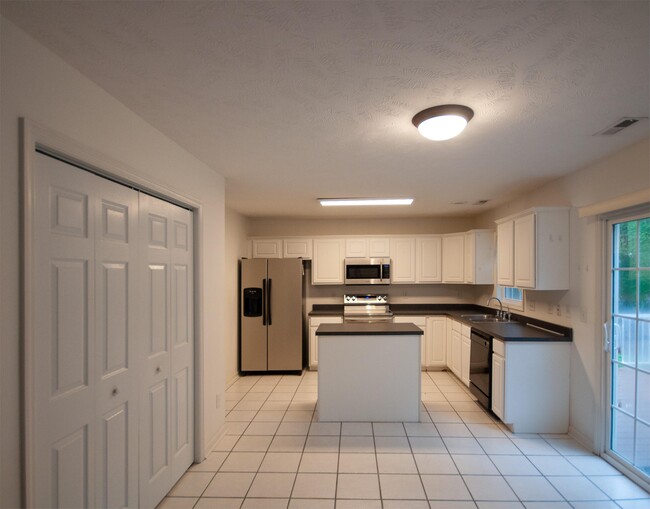 Building Photo - 115 Birdie Ct