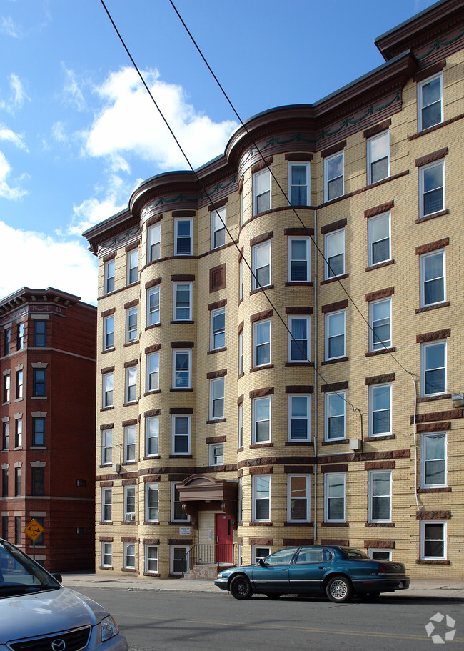 Foto del edificio - Sargeant West Apartments