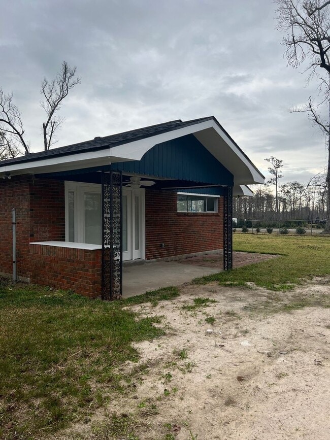 Building Photo - 909 Green Rd