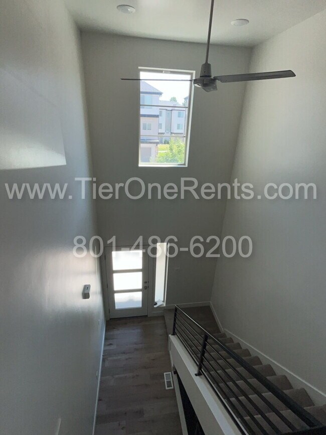Building Photo - NO DEPOSIT option available for qualified ...