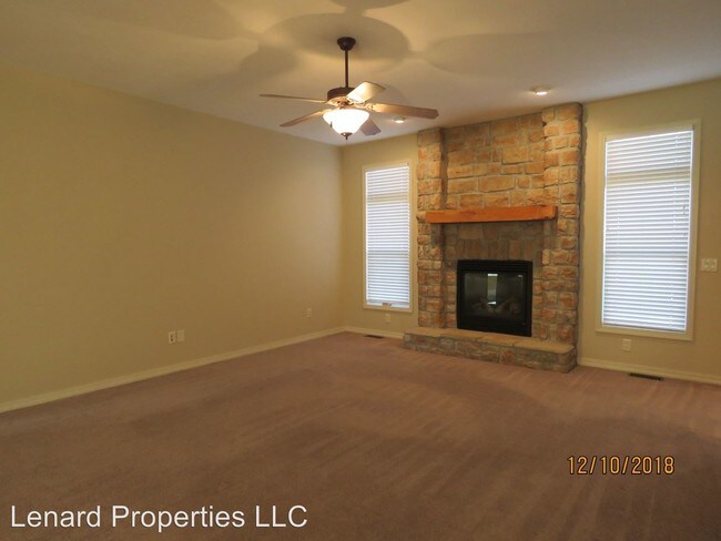 Foto del edificio - 3 br, 2 bath House - 1015 E Waterford Blvd