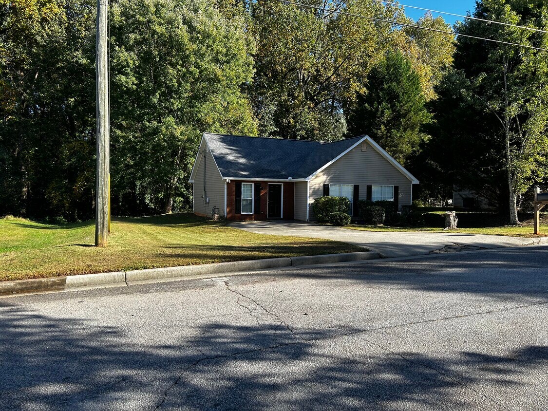 3409 Lineview Dr, Ellenwood, GA 30294 House Rental in Ellenwood, GA