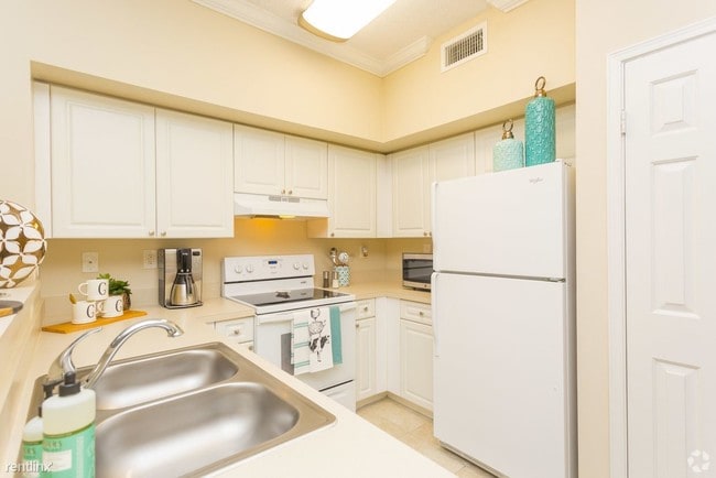 Building Photo - 1 br, 1 bath  - 6917 Main St Fountain House