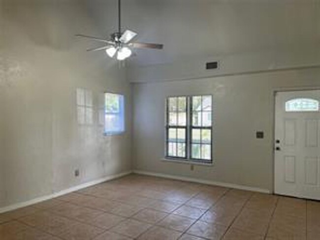 Building Photo - Charming 4 Bedroom / 2 Bath / 2 Car Garage...